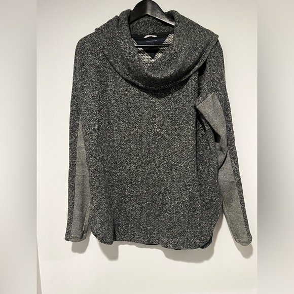 Tommy Hilfiger turtleneck loose black and gray sweater size medium - Picture 4 of 8